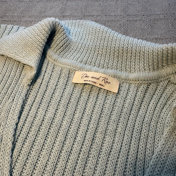 Doe and Rae Women’s Ribbed Knit - Picture 2 of 8